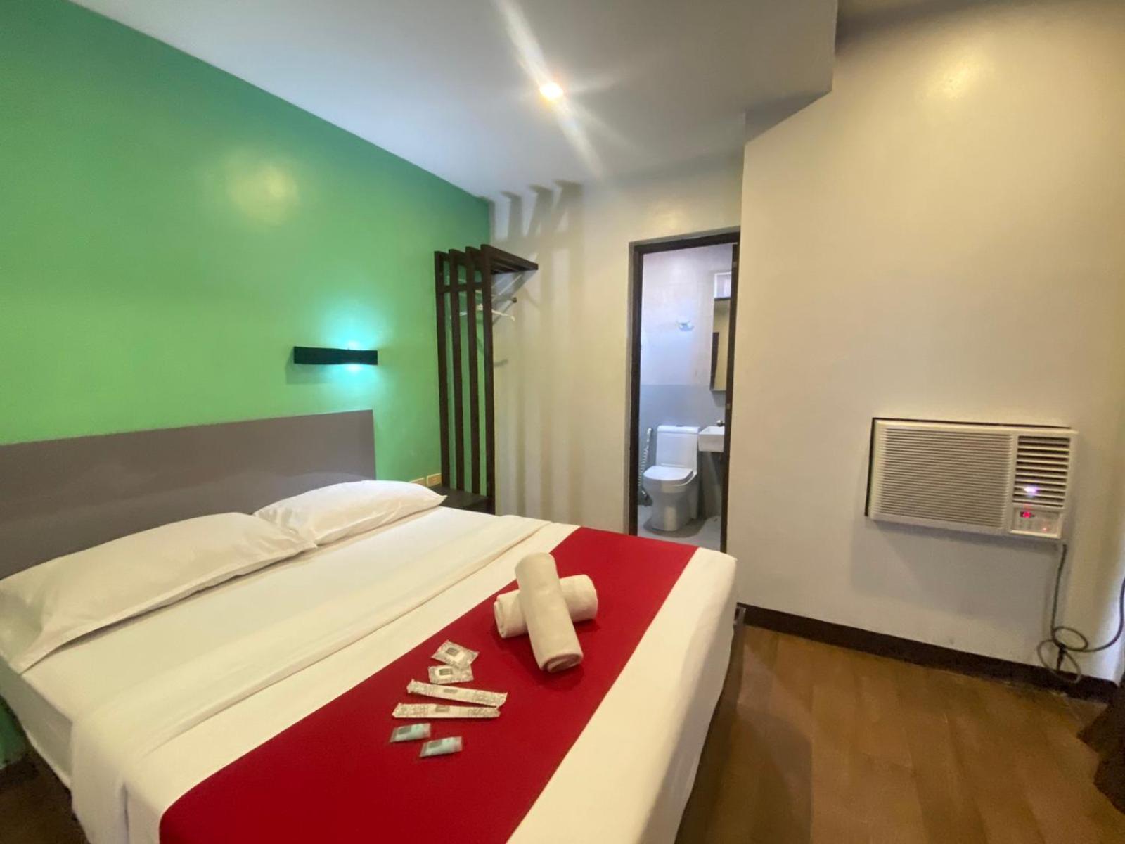 Mc Hotel Novaliches Caloocan Екстер'єр фото