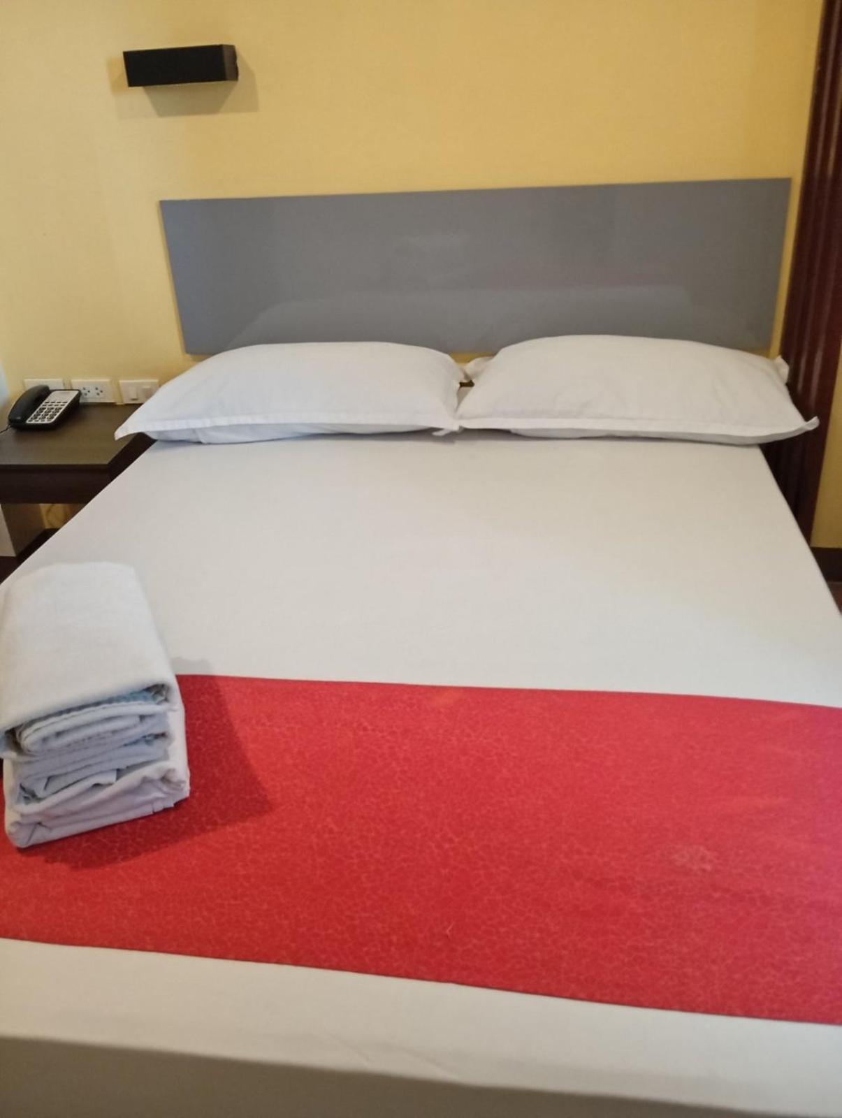 Mc Hotel Novaliches Caloocan Екстер'єр фото
